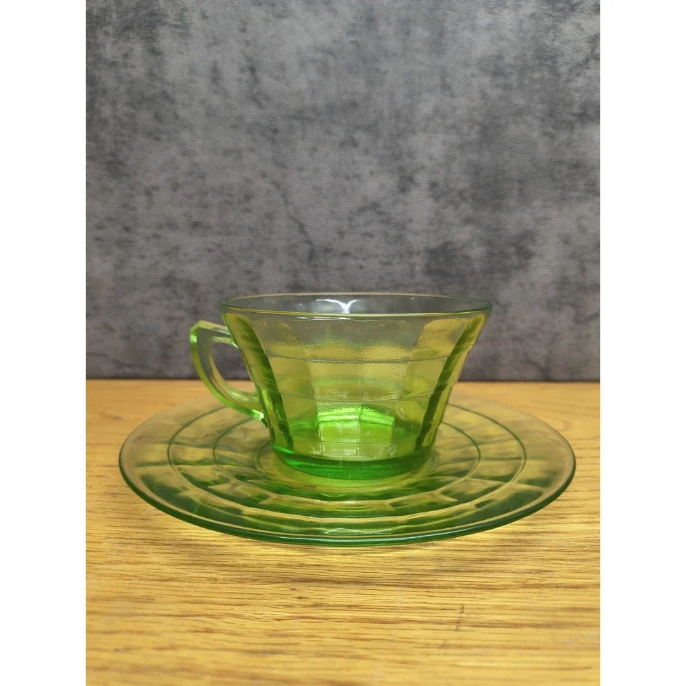 Vtg ANCHOR HOCKING Green Vasilene Depression Glass Cup And Saucer‎